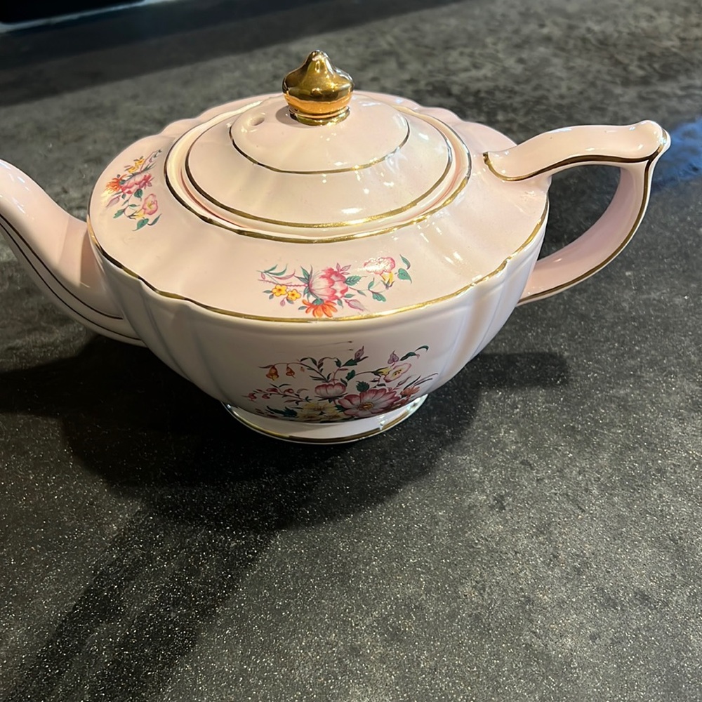 Vintage Sadler Pale Pink Chintz Teapot Roses #2060 Gold Trim - Made in England